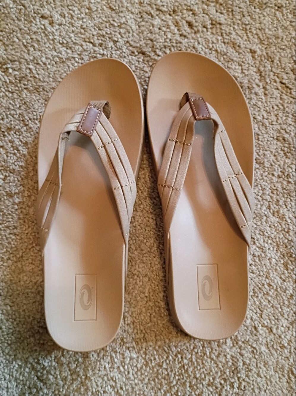 Oakley Like New Women's Beige Strappy Flip-Flop Sandals